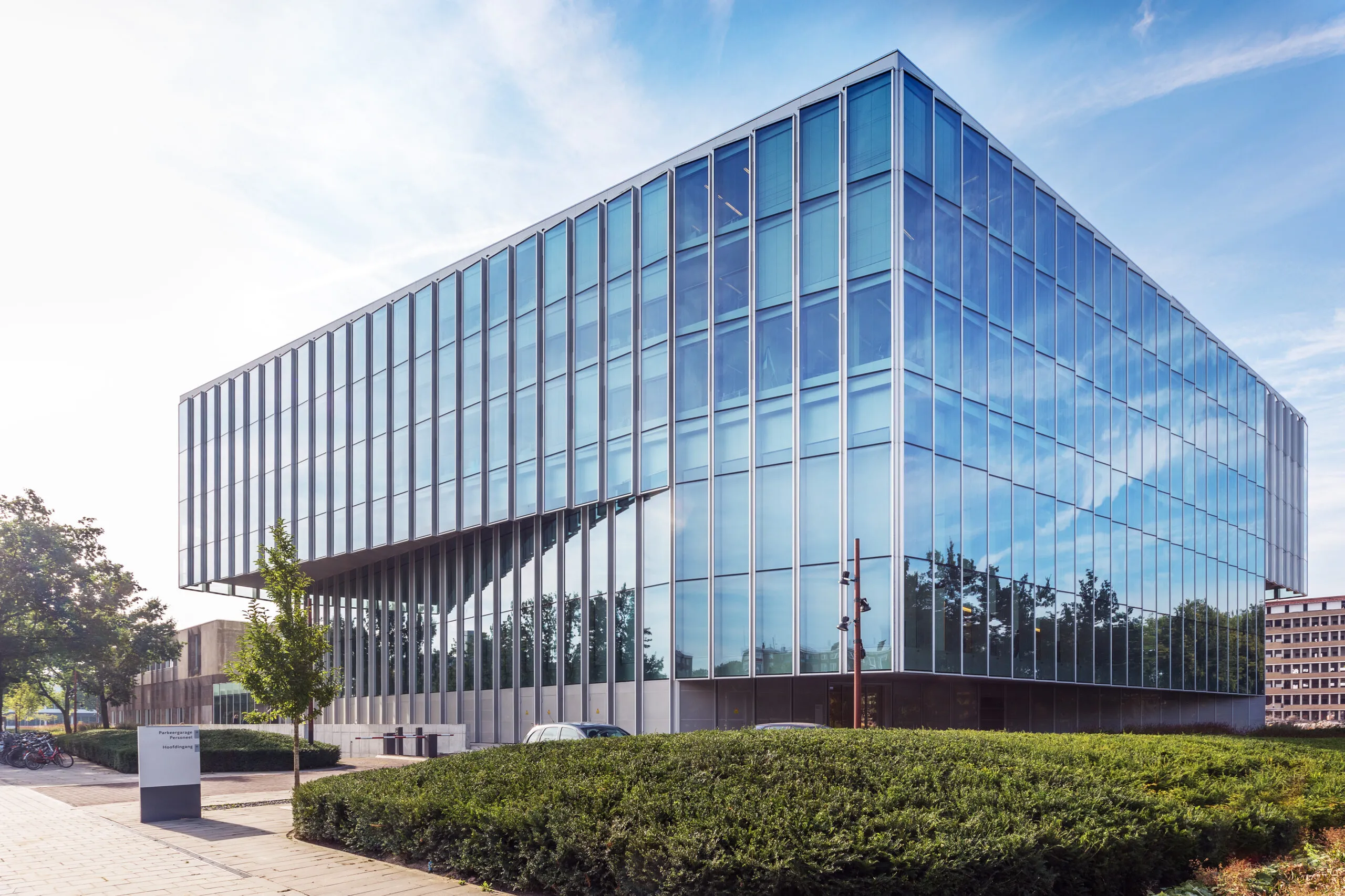 Rechtbank Overijssel behandelt strafzaak over ondergronds bankieren en witwassen