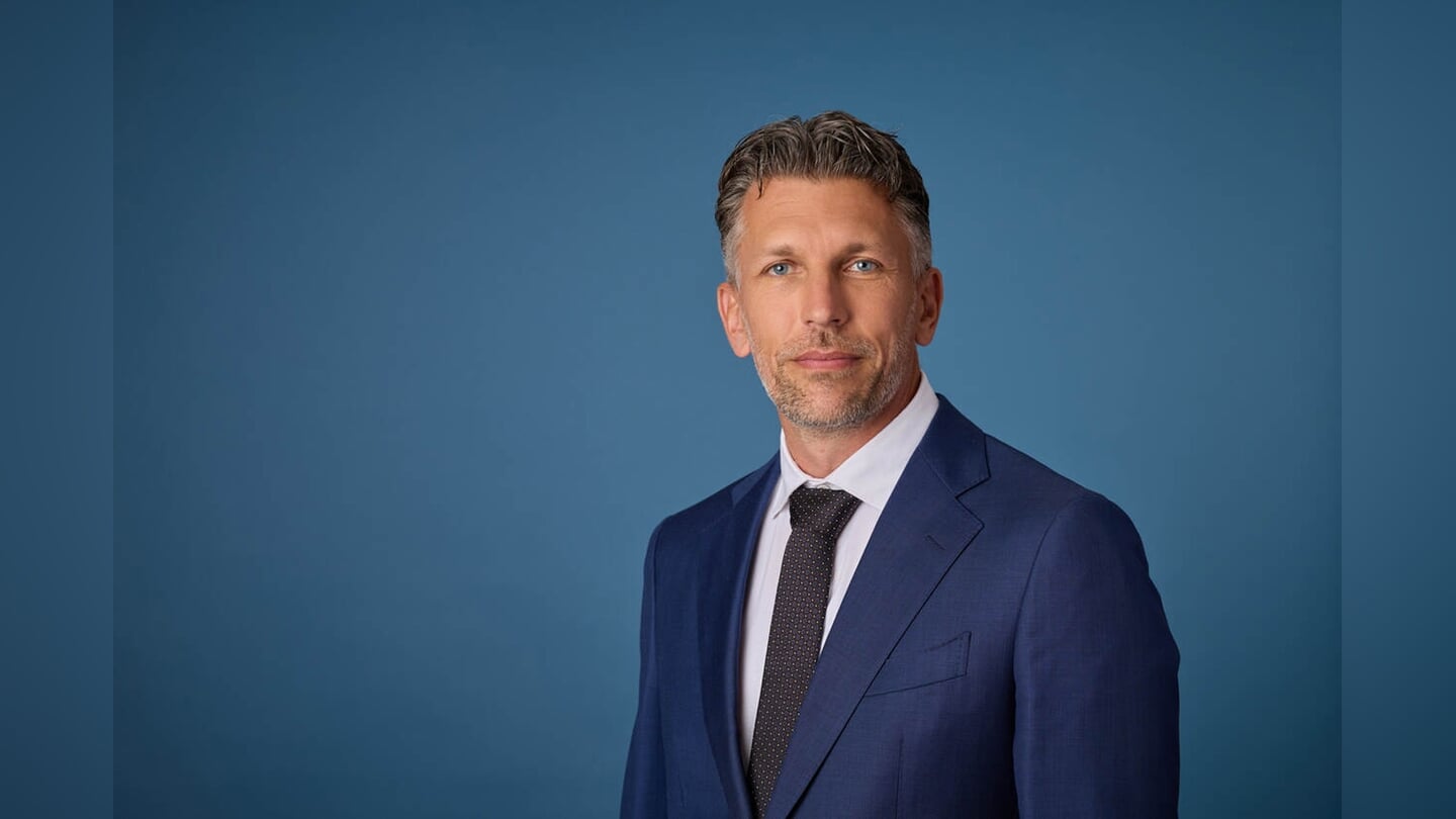 Minister Foort van Oosten tijdens overleg over justitiesamenwerking binnen het Koninkrijk