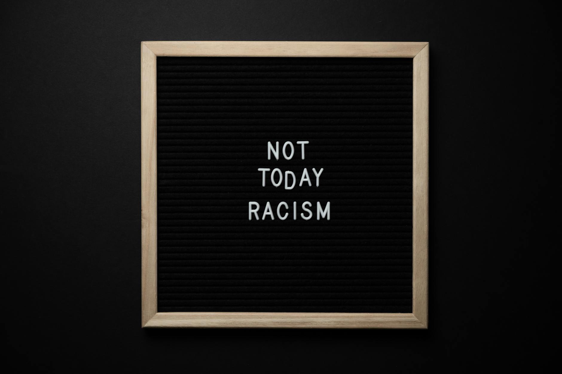 Portret van de Amerikaanse president en beelden van burgerrechtenprotesten in de Verenigde Staten