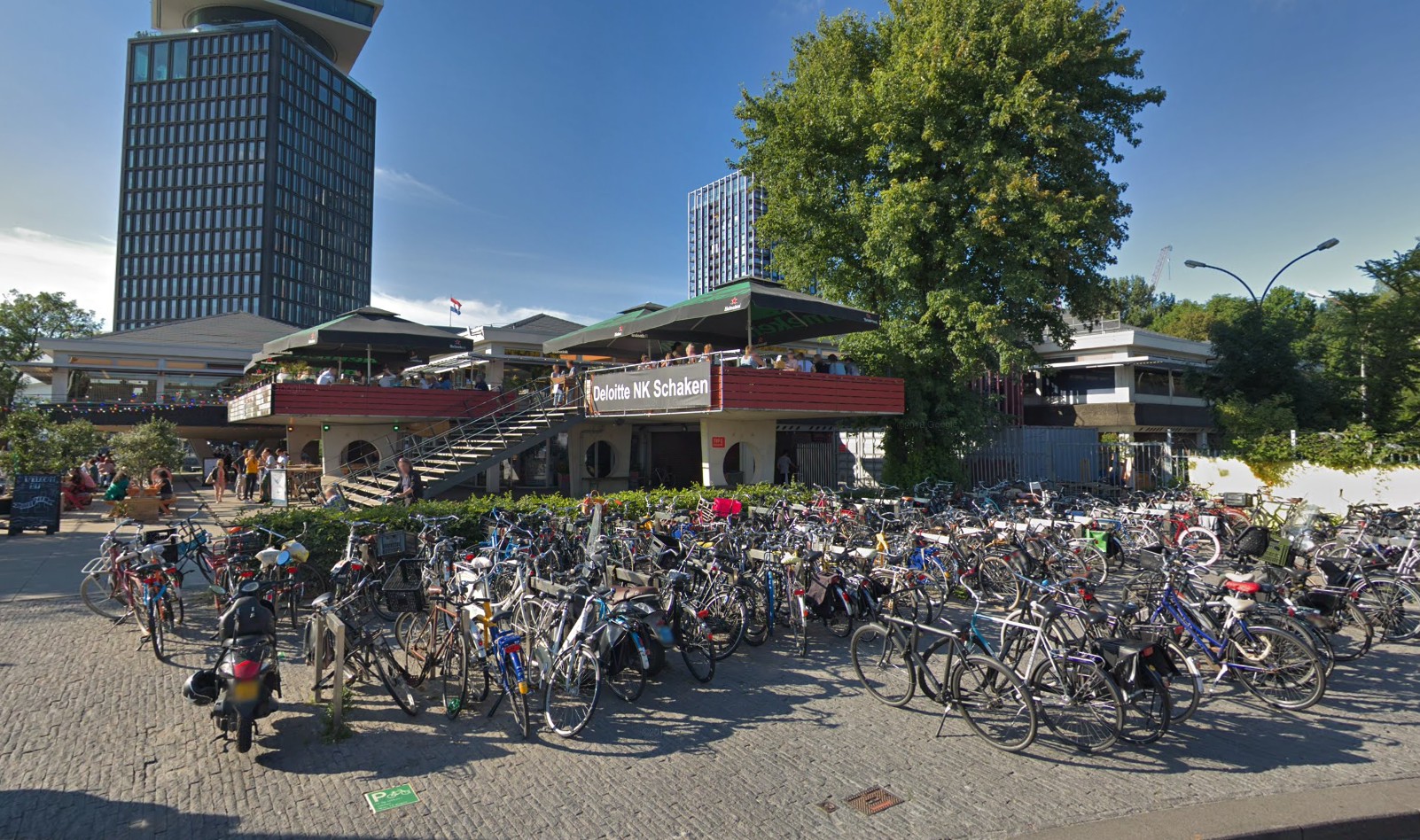 De Tolhuistuin in Amsterdam-Noord, nabij de pont over het IJ.