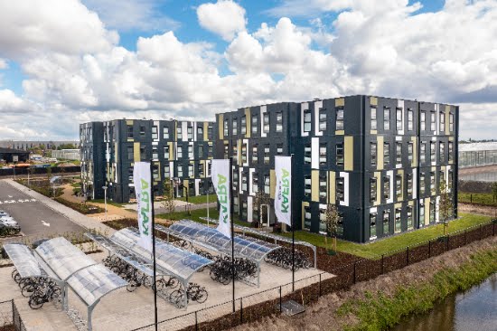 Arbeidsmigrantenhuisvesting aan de rand van een bedrijventerrein