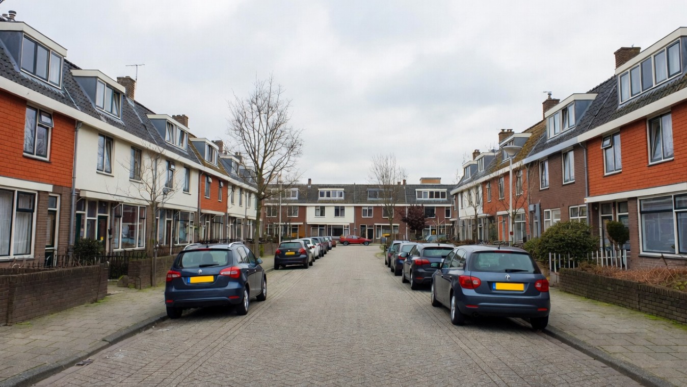 Kabinet schaft voorrang voor statushouders af en zet in op flexwoningen om druk op de woningmarkt te verlagen.