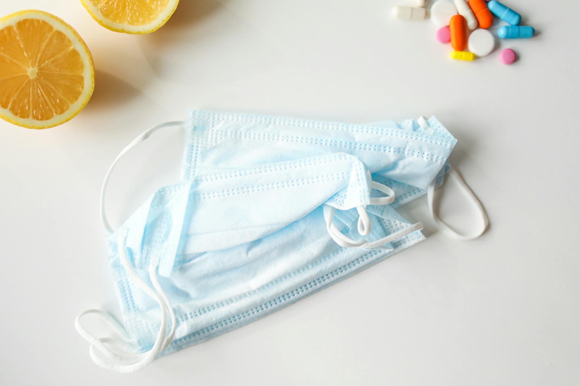 Rechtbank Noord-Holland oordeelt over loonkwestie en mondkapjesdeal van oud-directeur