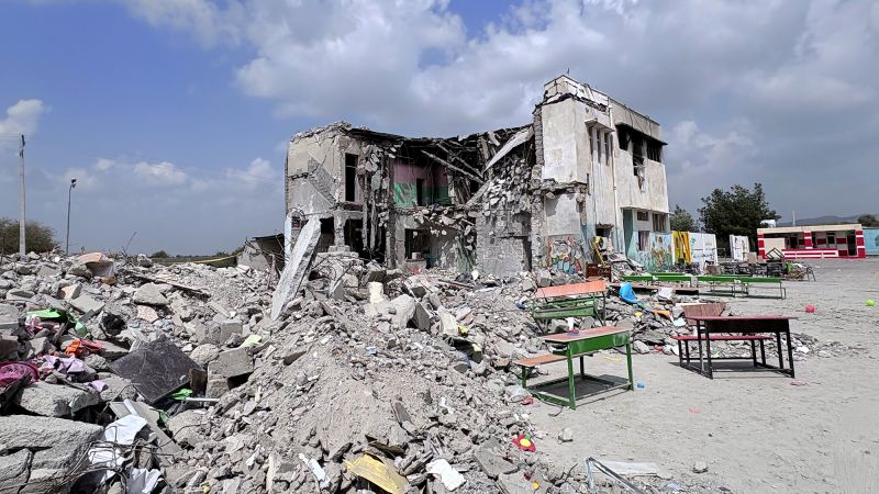 Verwoeste basisschool in Minab na raketaanval tijdens schooluren