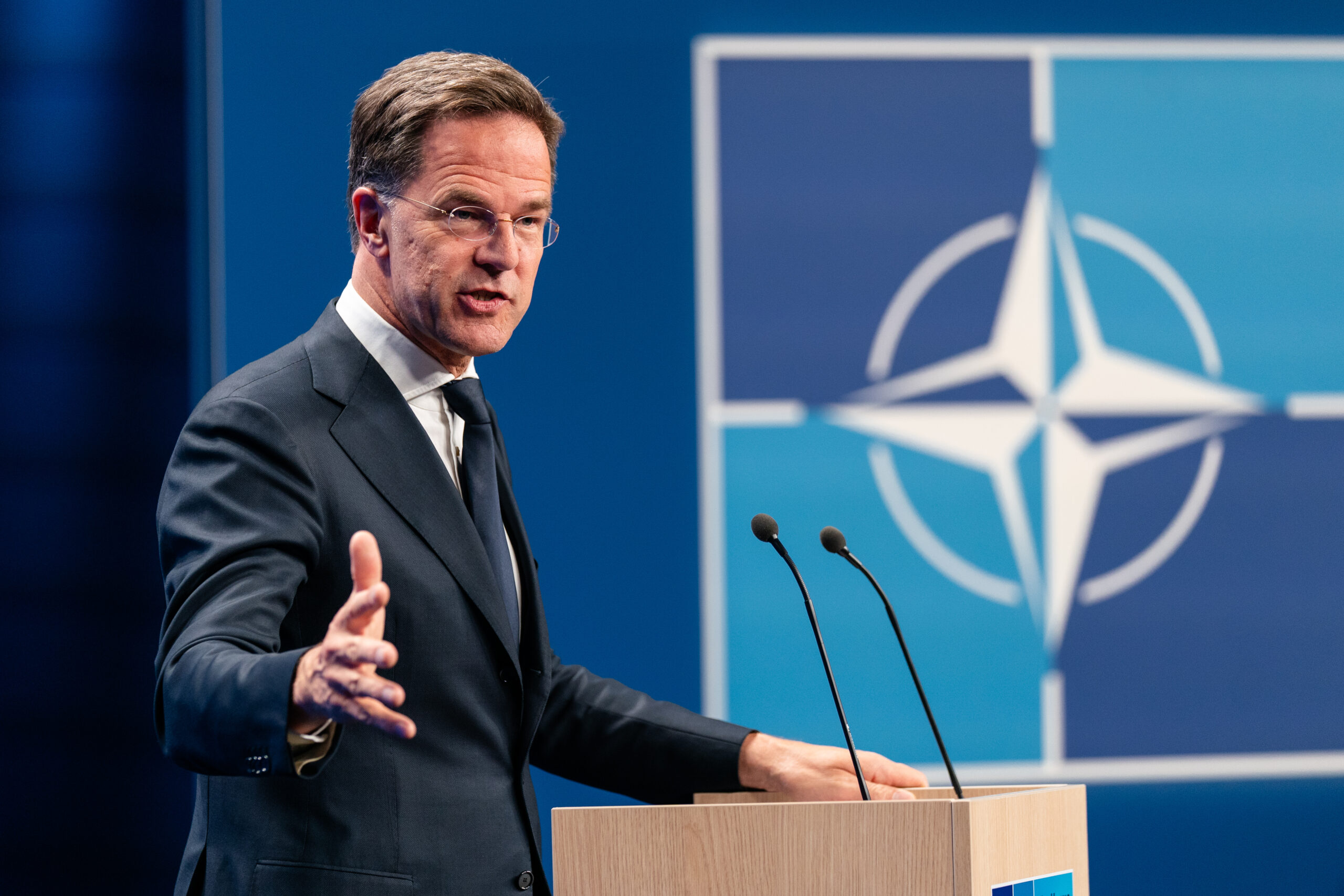 Rutte moet bij de NAVO geen vazal van Trump zijn