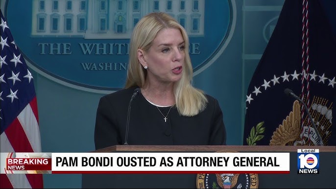 Pam Bondi verlaat het Witte Huis na haar ontslag als minister van Justitie door Trump op 2 april 2026.