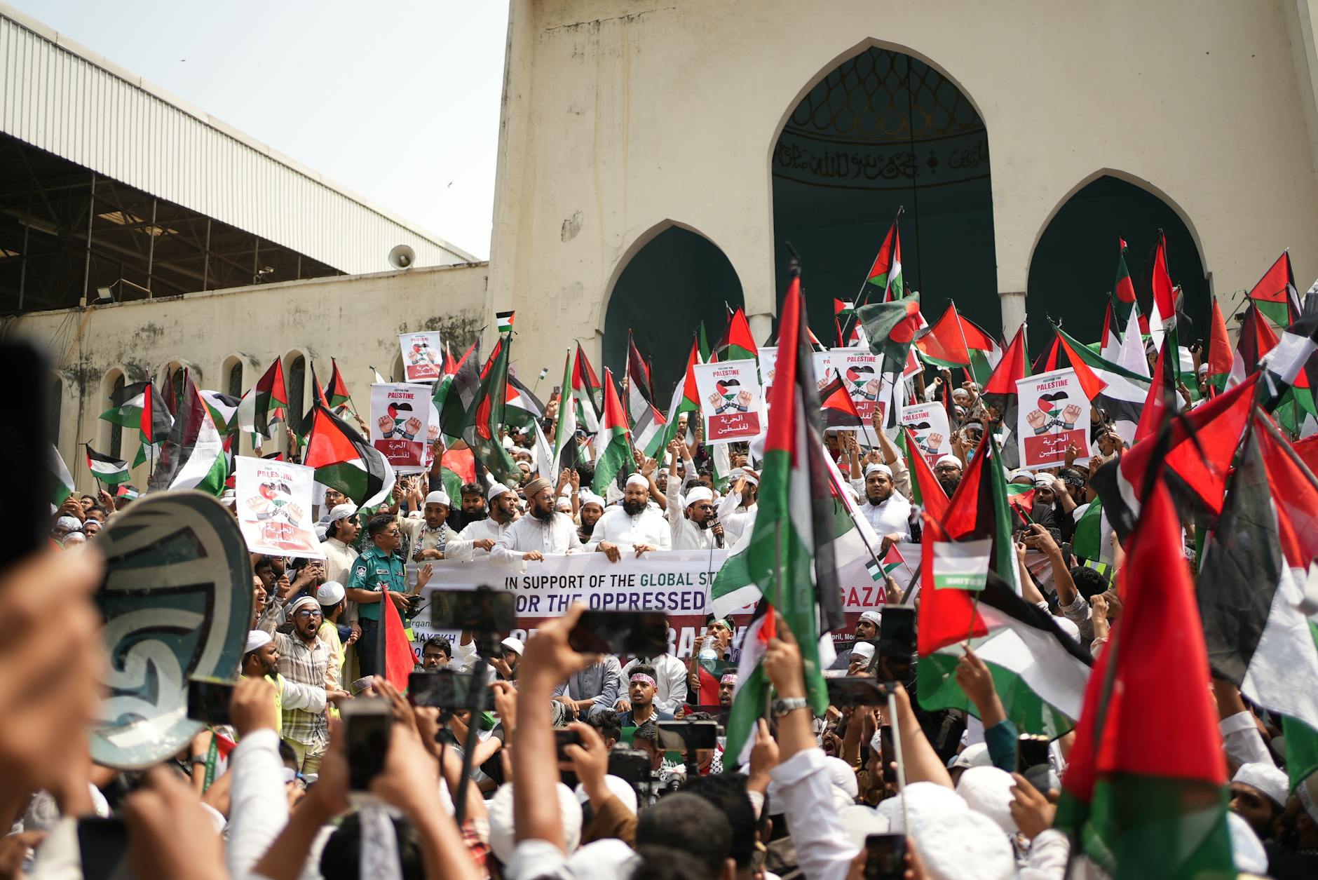 OM eist cel voor financiering Hamas-netwerk