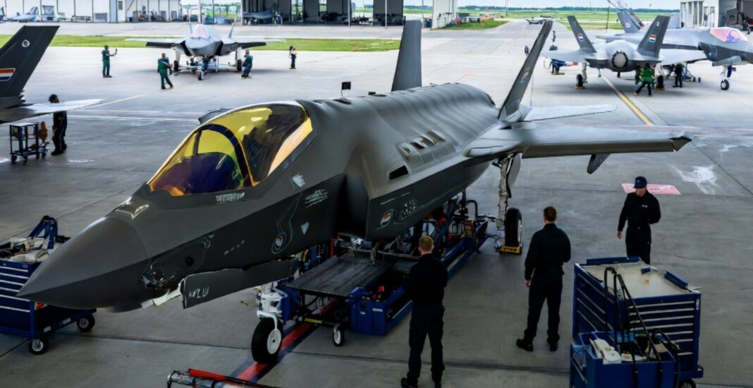 Defensie voert 111 grote materieelprojecten uit Militair materieel van Defensie tijdens onderhoud en inzetvoorbereiding