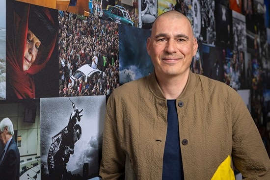 Portretfoto van Sander Stallinga, de nieuwe commercieel directeur van het ANP.