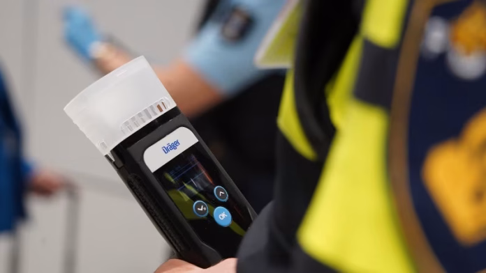 Controle van cabine- en cockpitpersoneel op alcoholgebruik op Schiphol