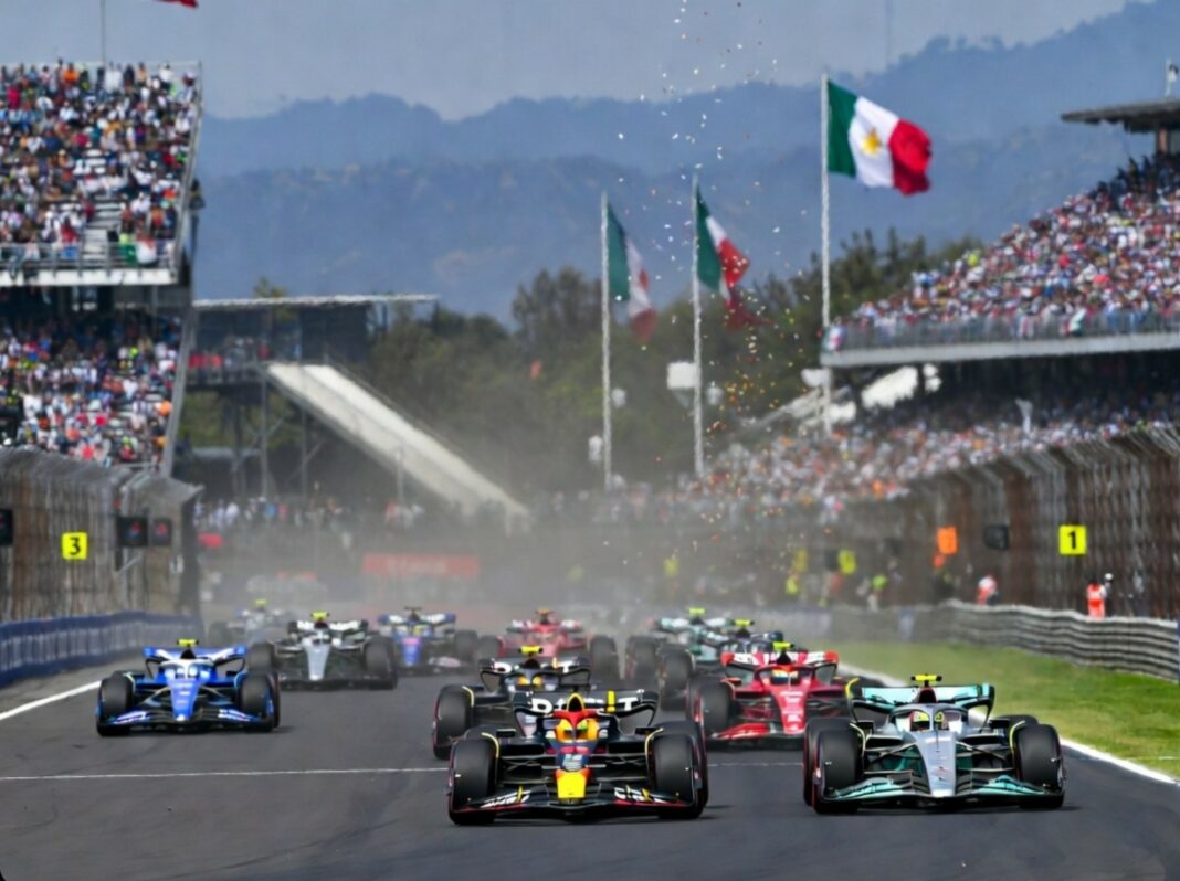 Formule 1-bolides op het Autódromo Hermanos Rodríguez-circuit tijdens de Grand Prix van Mexico.