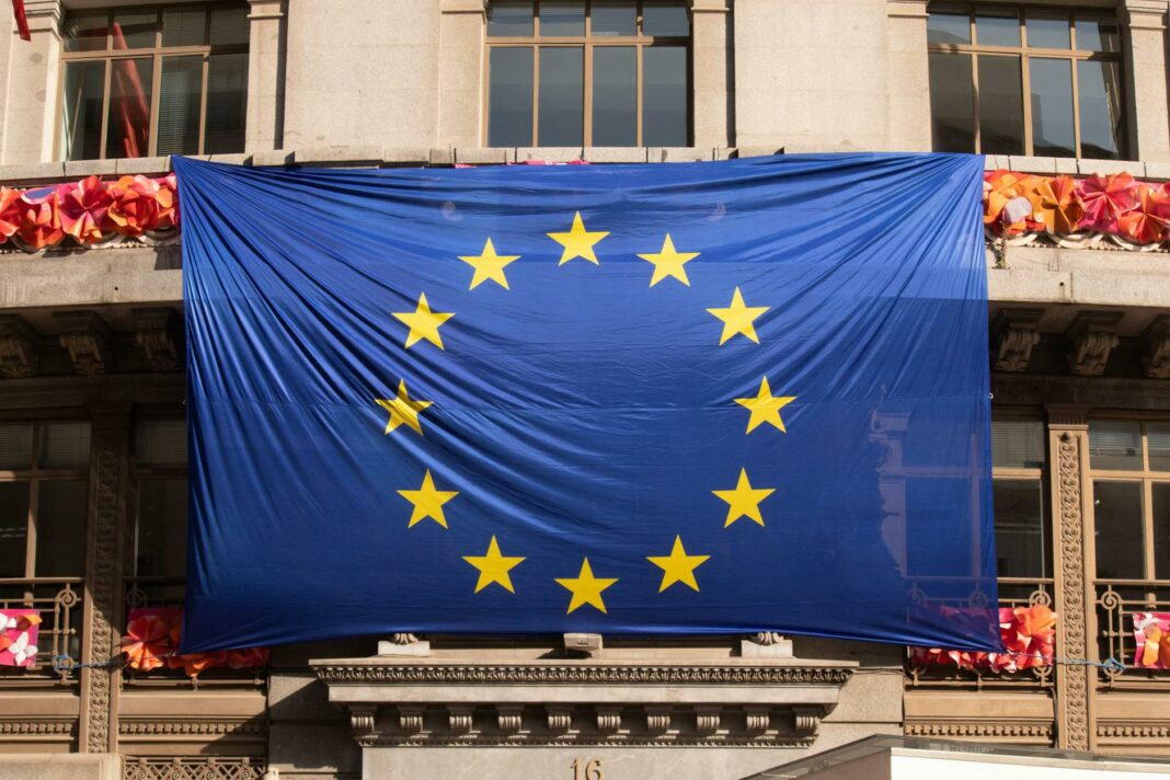 Uitleg: Artikel 19 beschermt tegen uitzetting bij ernstig risico Europees Handvest met verwijzing naar bescherming bij verwijdering, uitzetting en uitlevering