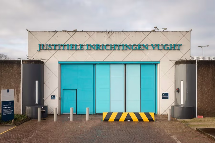pi-vught-voorkant-recht Rechtbank Oost-Brabant veroordeelt verdachte voor poging doodslag na steekpartij in PI Vught.