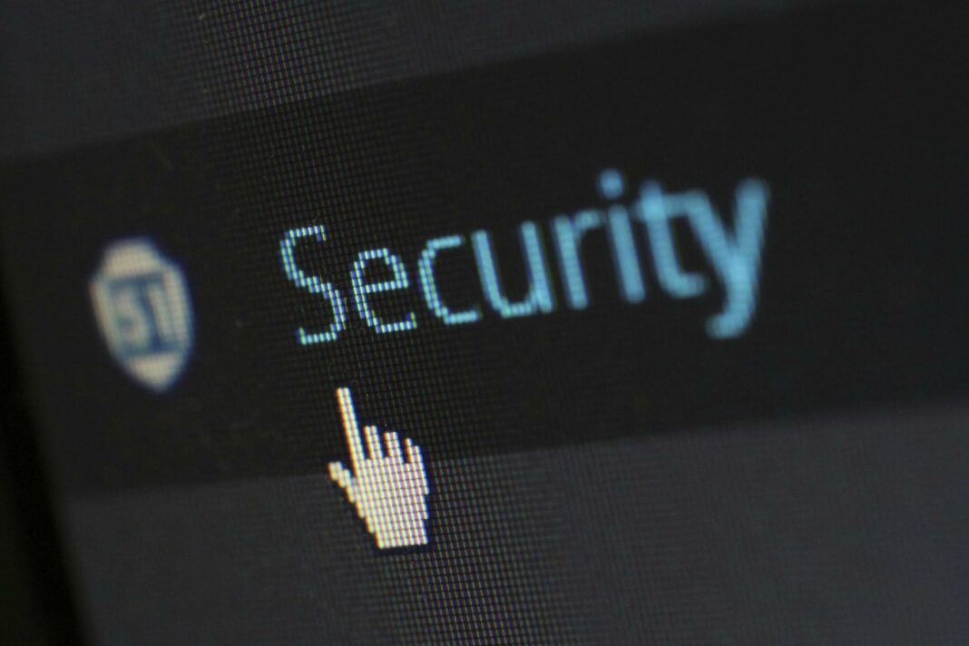 Criminele VPN-dienst First VPN offline gehaald Een computerscherm van de politie met een inbeslagname-banner op de website van de criminele aanbieder First VPN.