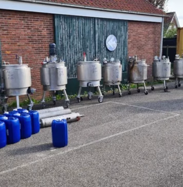Politie vindt ketels en chemicaliën voor productie van synthetische drugs
